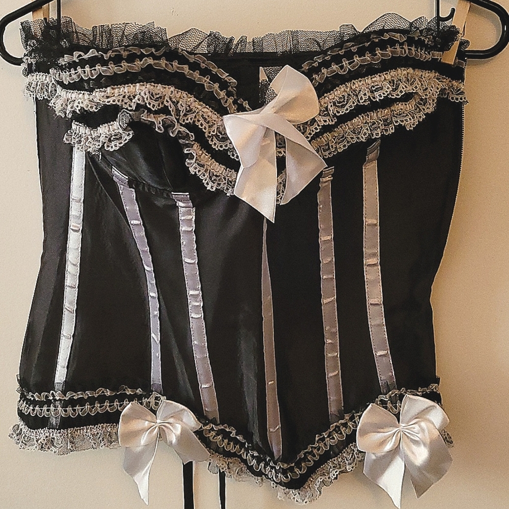 Never Worn, Ribbon 🎀 Tie back and Side Zipper closer Corset